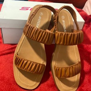 Soda flat sandals